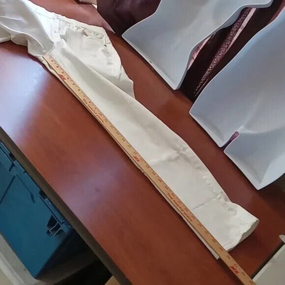 DKNY Jeans women's size 8 white Distress jeans - Picture 14 of 16